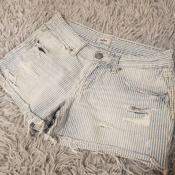 SHORTS | Bundle Of 2 Denim Shorts! - Picture 4 of 8
